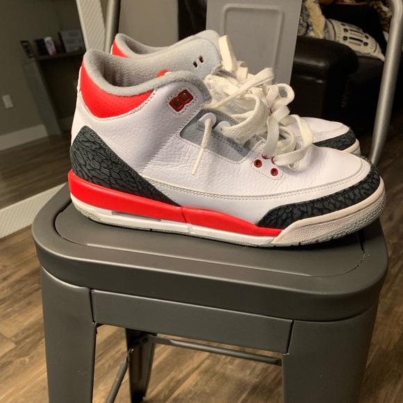 Jordan 3s size 7y - Picture 1 of 6